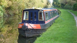 narrowboat-557091_640-2